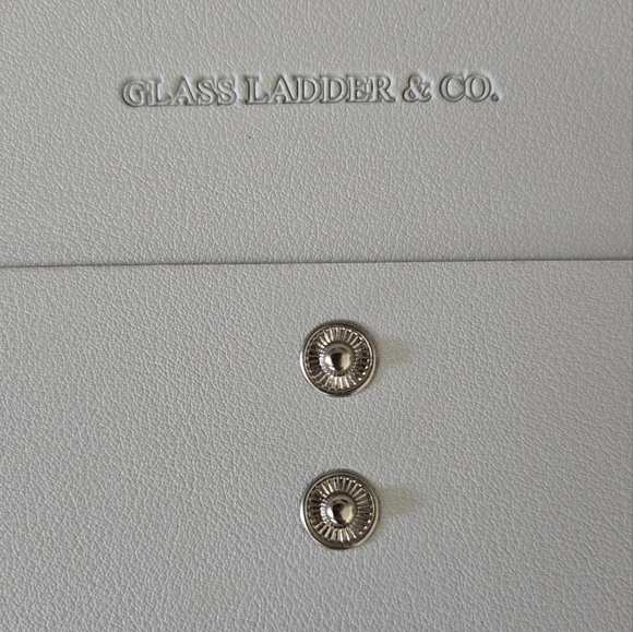 Gray Professional Portfolio By GLASS LADDER AND CO - Picture 5 of 6